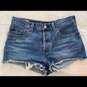 Dark wash levi shorts